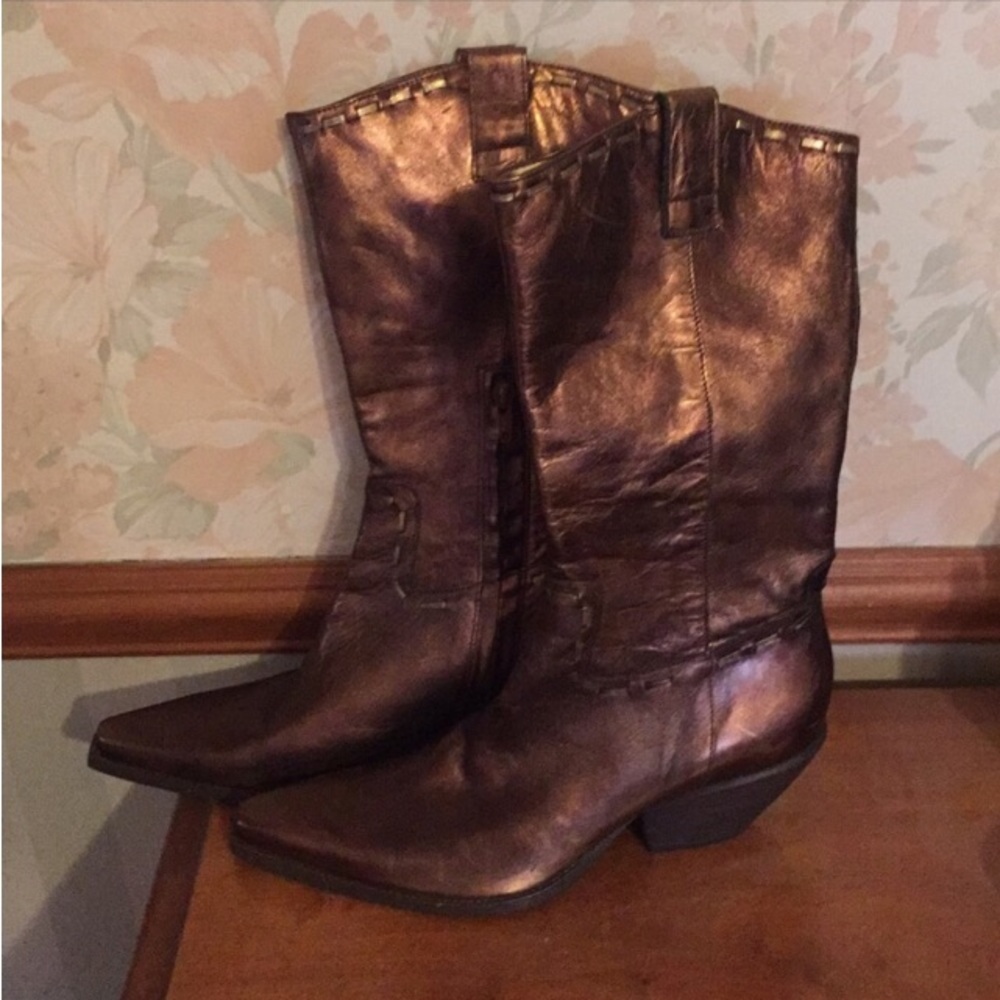 BCBG boots